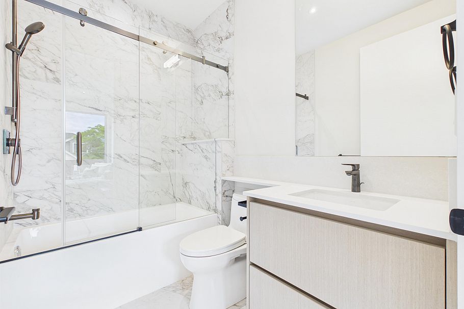 2230 W 21st Avenue Vancouver, BC - 21