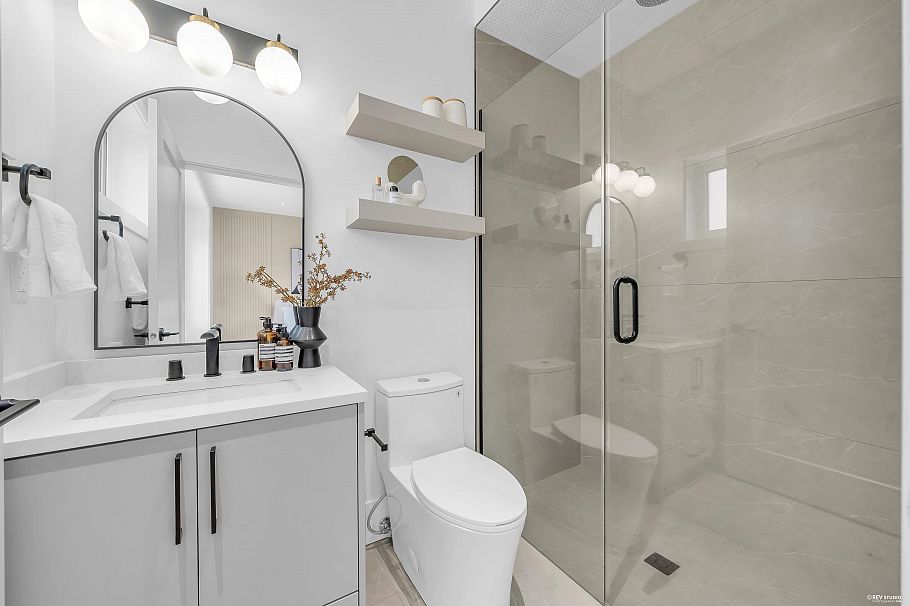 2 3627 E 45th Avenue Vancouver, BC - 22