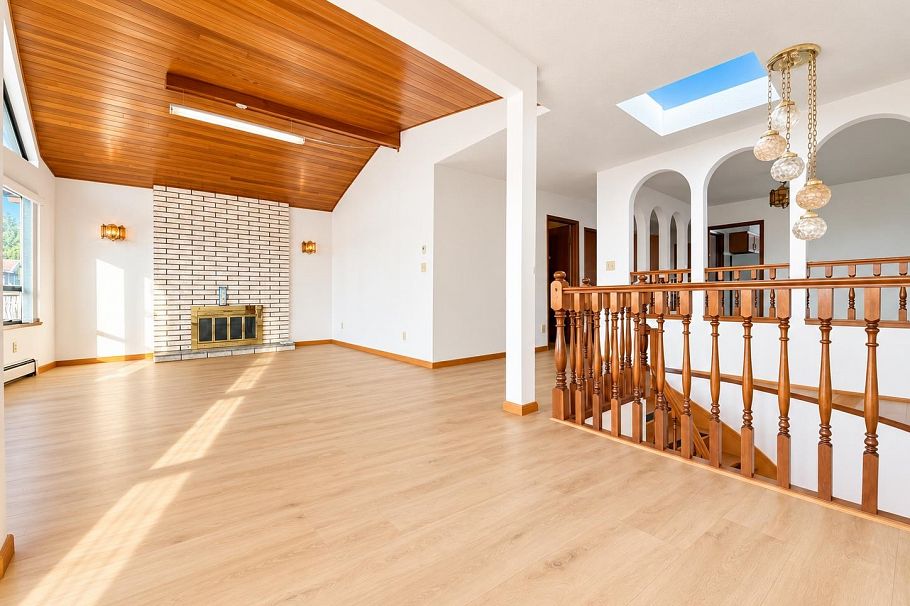 3292 E 43rd Avenue Vancouver, BC - 4