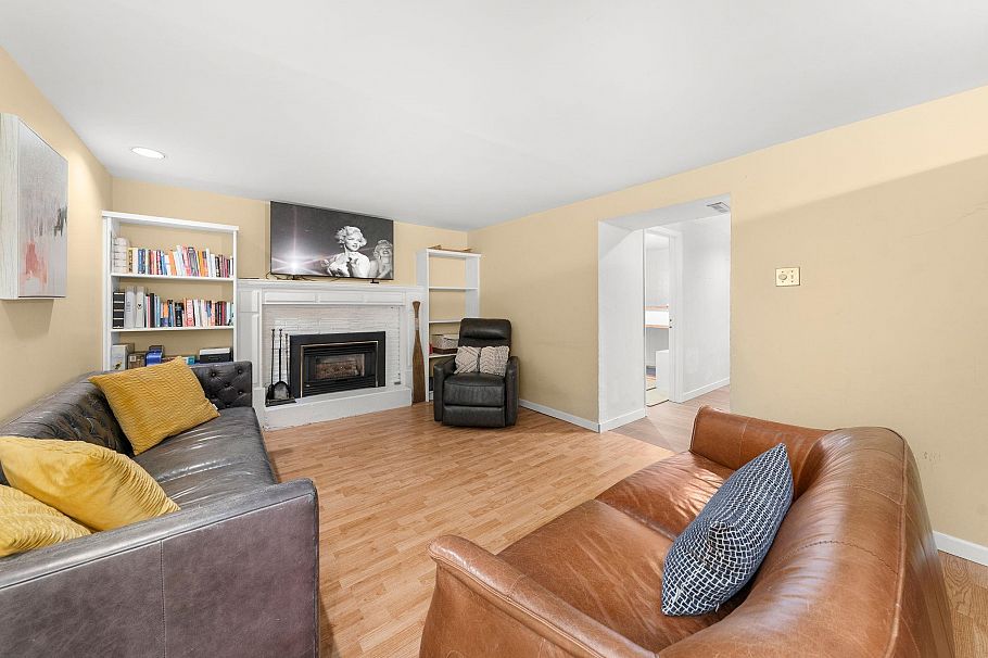 1118 Wendel Place North Vancouver, BC - 27