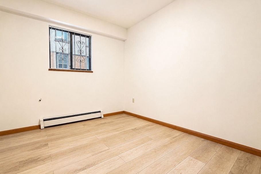 3292 E 43rd Avenue Vancouver, BC - 27