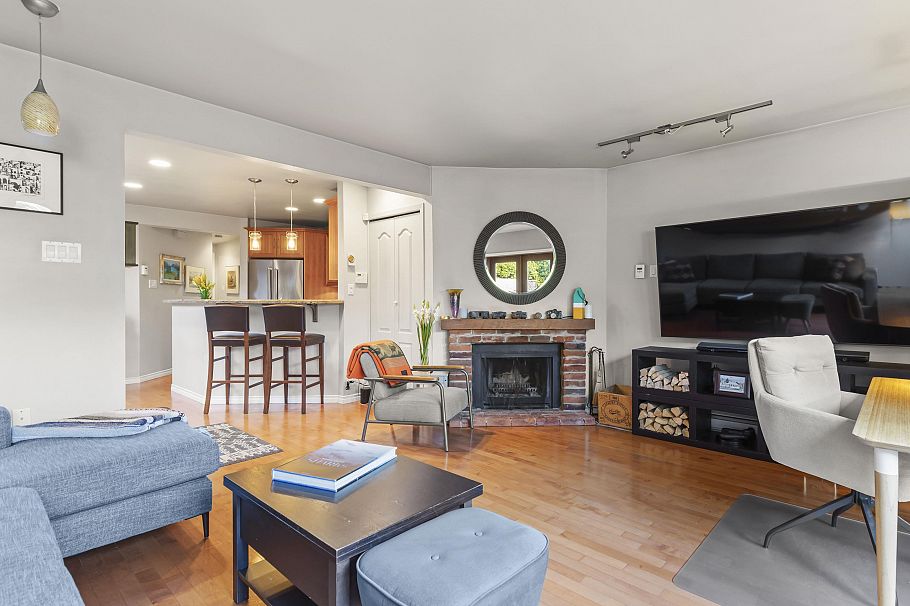 102 2535 York Avenue Vancouver, BC - 5