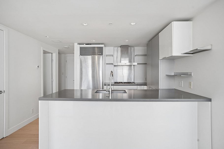2206 788 Richards Street Vancouver, BC - 5