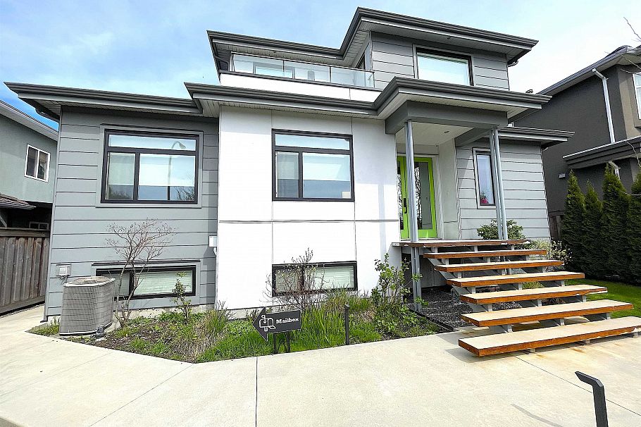 1633 SE Marine Drive Vancouver, BC - 1