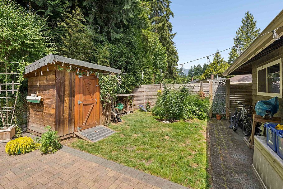 1525 Avonlynn Crescent North Vancouver, BC - 26