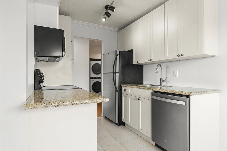 307 308 W 2nd Street North Vancouver, BC - 16
