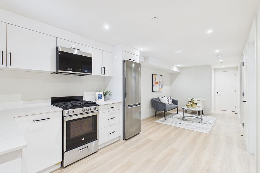 2230 W 21st Avenue Vancouver, BC - 30
