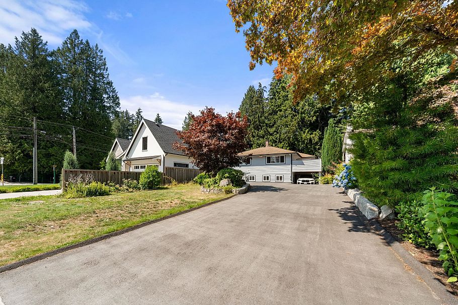 1118 Wendel Place North Vancouver, BC - 2