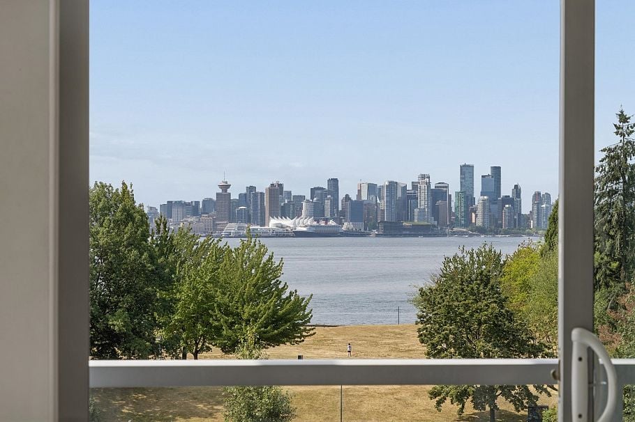 324 255 W 1st Street North Vancouver, BC - 4