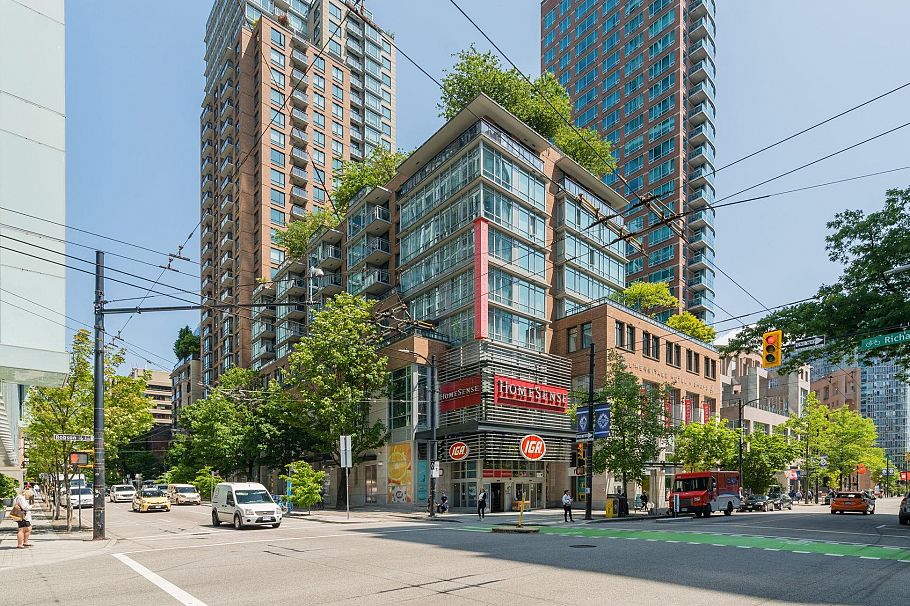 2206 788 Richards Street Vancouver, BC - 1