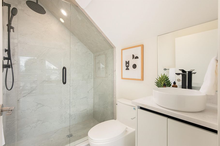1 3645 Dundas Street Vancouver, BC - 22