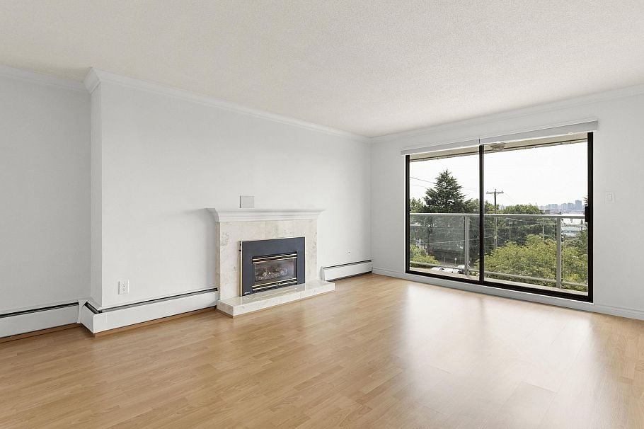 307 308 W 2nd Street North Vancouver, BC - 11