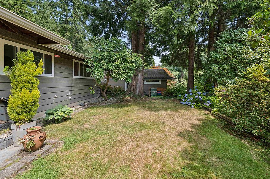 1525 Avonlynn Crescent North Vancouver, BC - 28