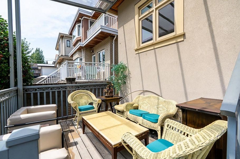 152 W 48th Avenue Vancouver, BC - 35
