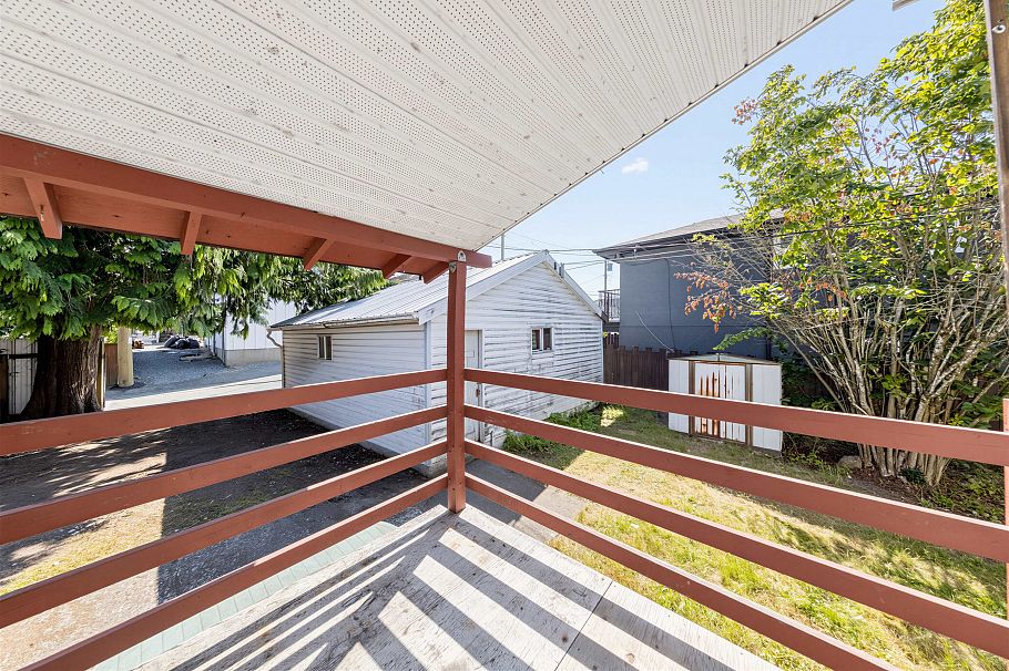 3378 E 26th Avenue Vancouver, BC - 26
