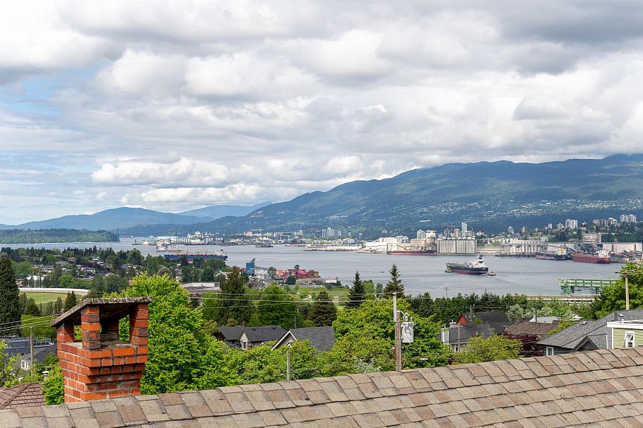 1 3645 Dundas Street Vancouver, BC - 24