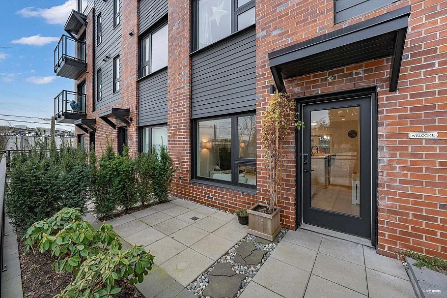 162 565 E 2nd Street North Vancouver, BC - 4