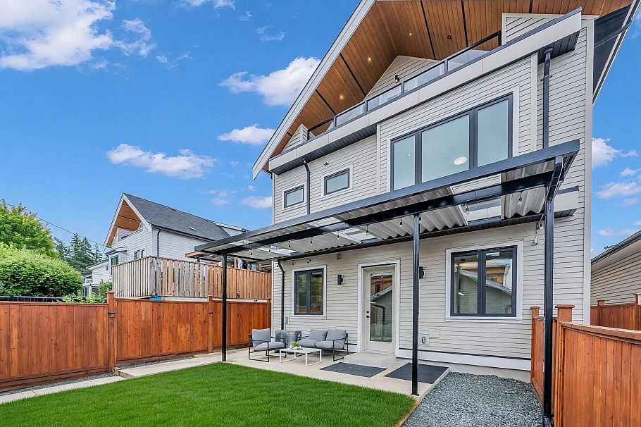 2 3627 E 45th Avenue Vancouver, BC - 32
