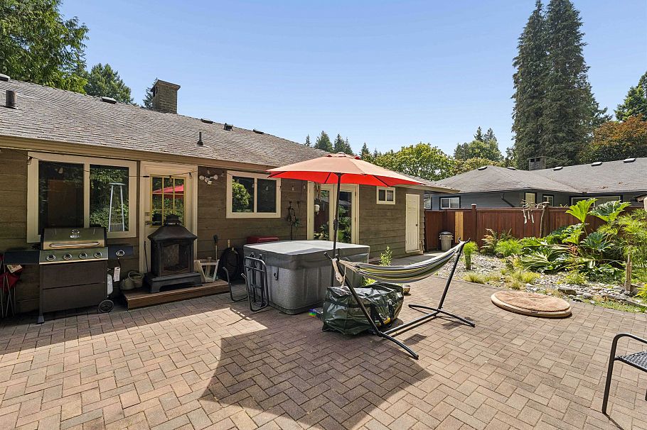 1525 Avonlynn Crescent North Vancouver, BC - 24
