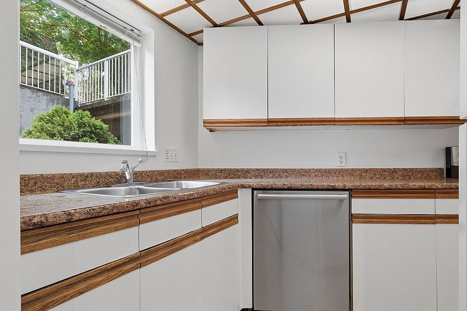 101 2295 Pandora Street Vancouver, BC - 8
