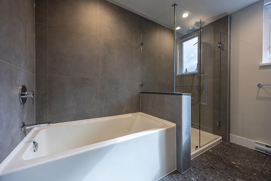 102 2322 Emery Court Vancouver, BC - 24