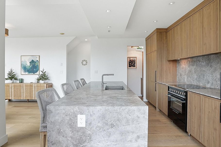 1576 W 8 Avenue Vancouver, BC - 7