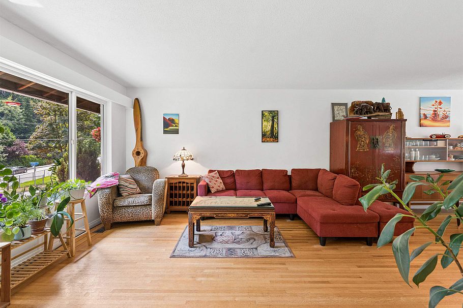 1525 Avonlynn Crescent North Vancouver, BC - 3