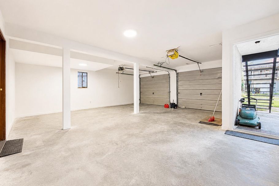 3292 E 43rd Avenue Vancouver, BC - 29