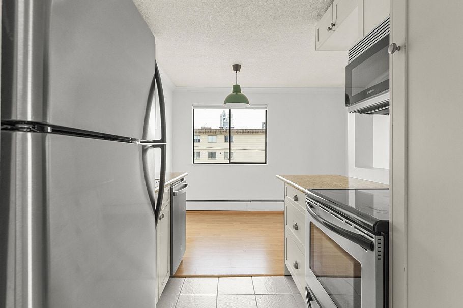307 308 W 2nd Street North Vancouver, BC - 17