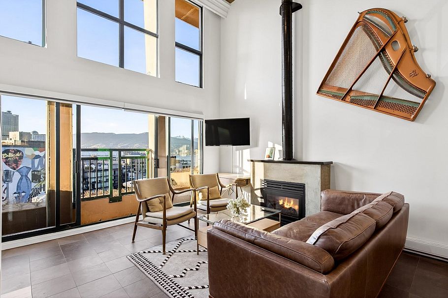805 22 E Cordova Street Vancouver, BC - 2