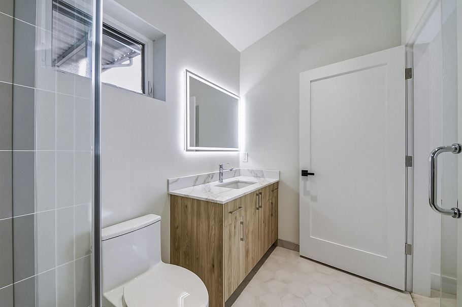 2 2339 Parker Street Vancouver, BC - 22