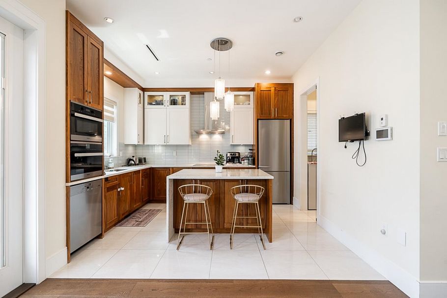 152 W 48th Avenue Vancouver, BC - 11