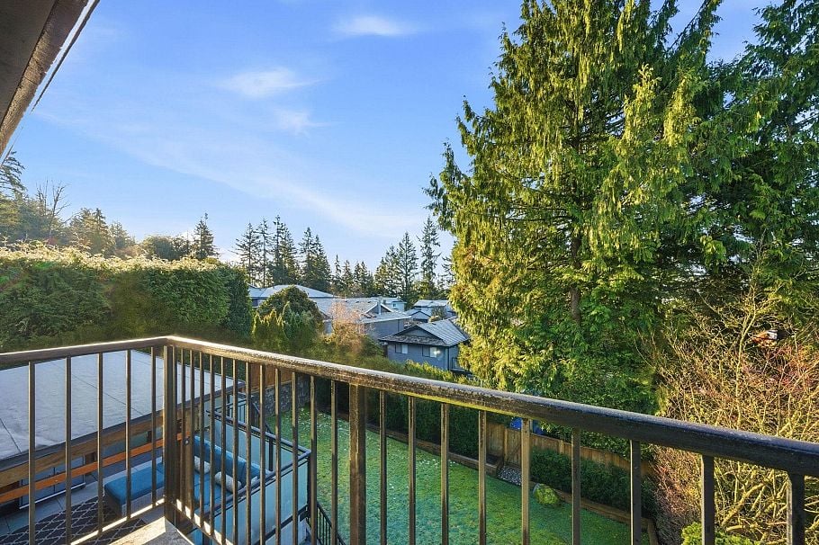 2023 Hill Drive North Vancouver, BC - 33