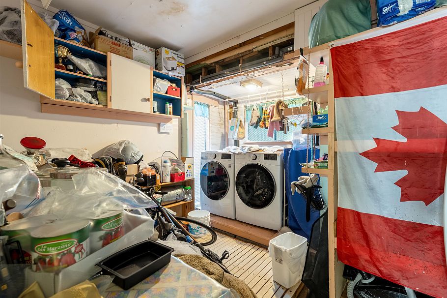 1670 Ayleslynn Drive North Vancouver, BC - 23