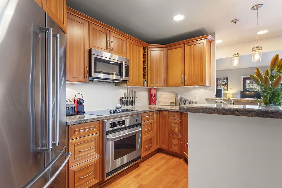 102 2535 York Avenue Vancouver, BC - 9