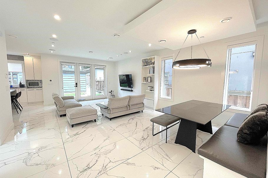 1633 SE Marine Drive Vancouver, BC - 3