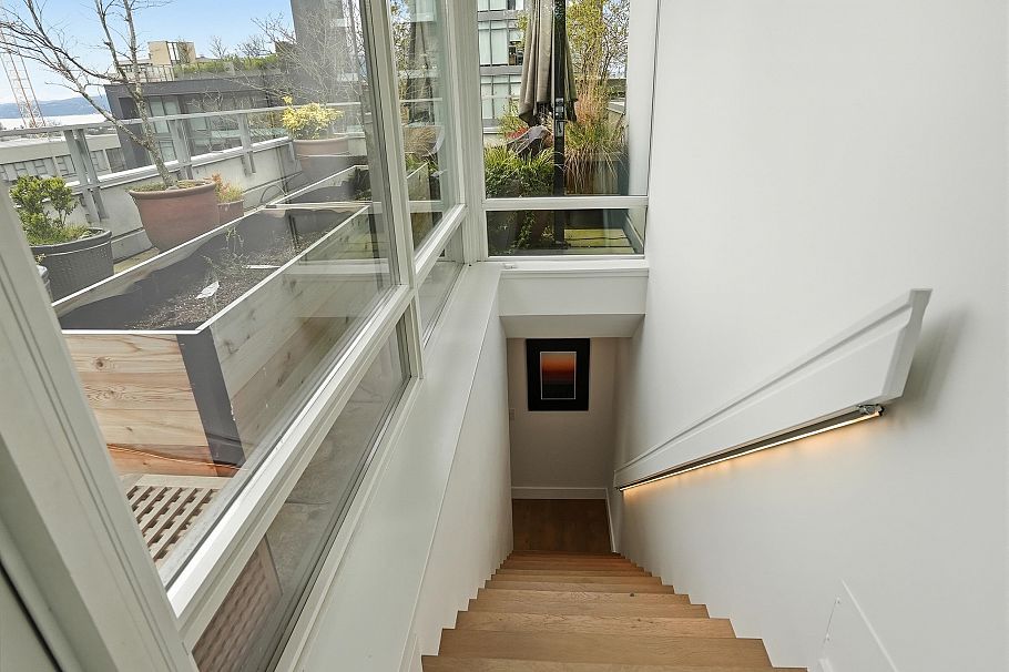 1576 W 8 Avenue Vancouver, BC - 27