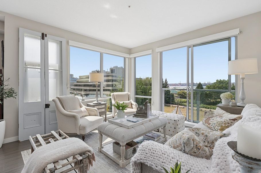 324 255 W 1st Street North Vancouver, BC - 2