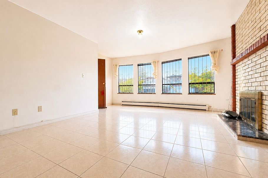 3292 E 43rd Avenue Vancouver, BC - 25