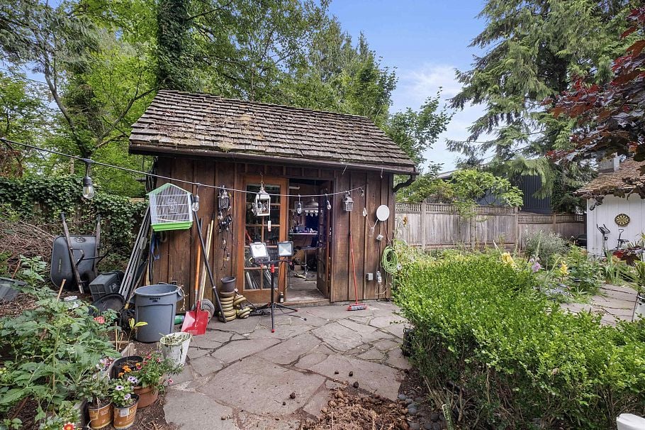 886 E 29th Street North Vancouver, BC - 23