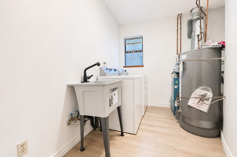 3292 E 43rd Avenue Vancouver, BC - 31