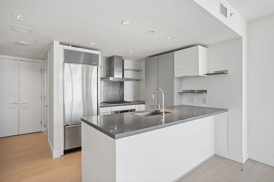2206 788 Richards Street Vancouver, BC - 4
