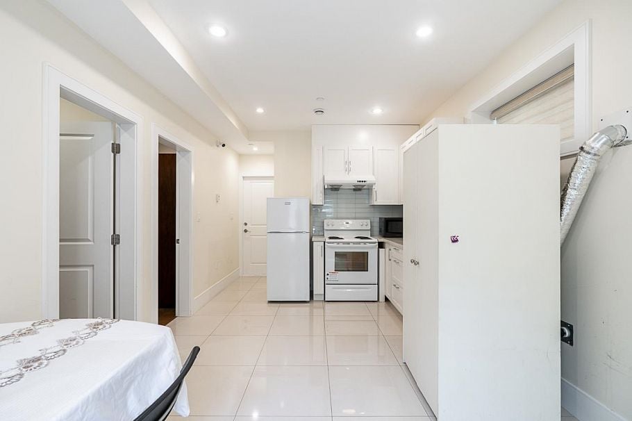152 W 48th Avenue Vancouver, BC - 29