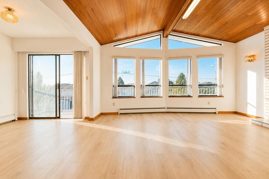 3292 E 43rd Avenue Vancouver, BC - 2