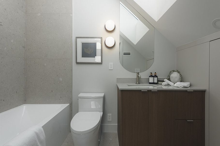 1 2637 W 12th Avenue Vancouver, BC - 22
