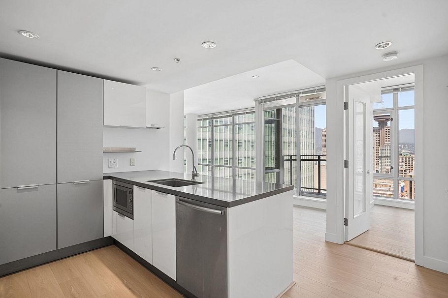 2206 788 Richards Street Vancouver, BC - 2