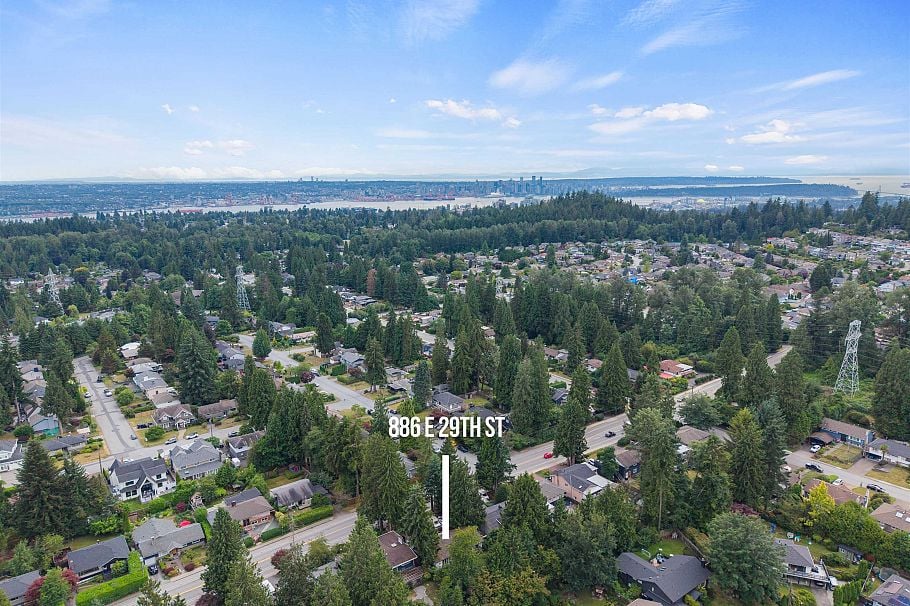 886 E 29th Street North Vancouver, BC - 3