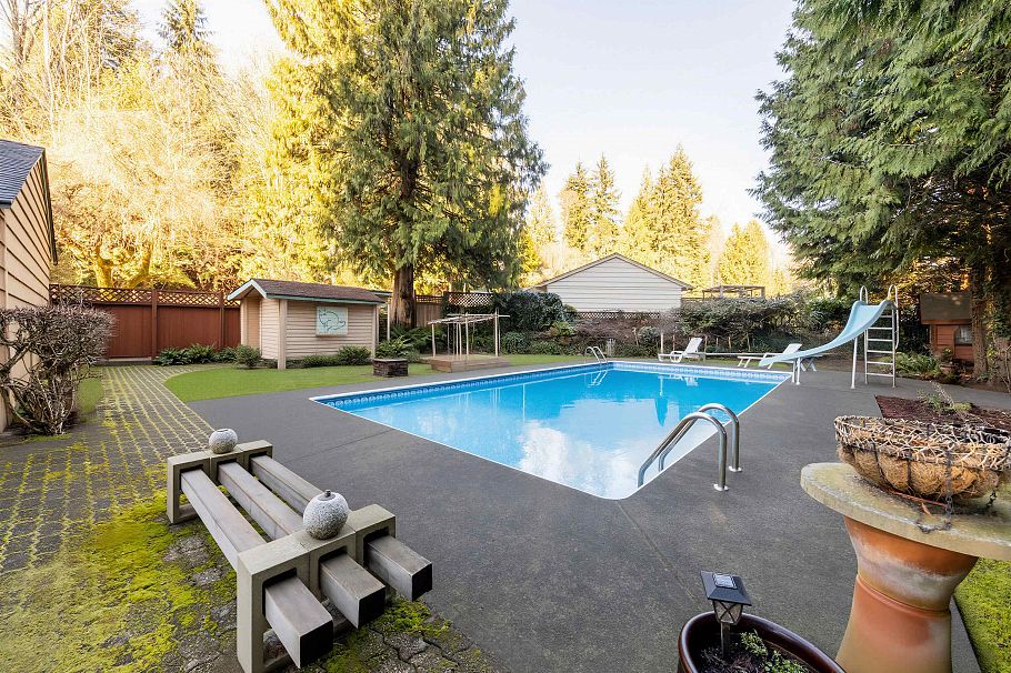 1670 Ayleslynn Drive North Vancouver, BC - 26