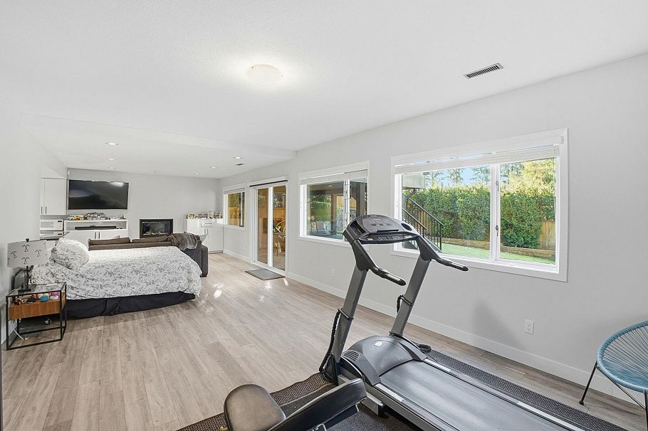 2023 Hill Drive North Vancouver, BC - 32
