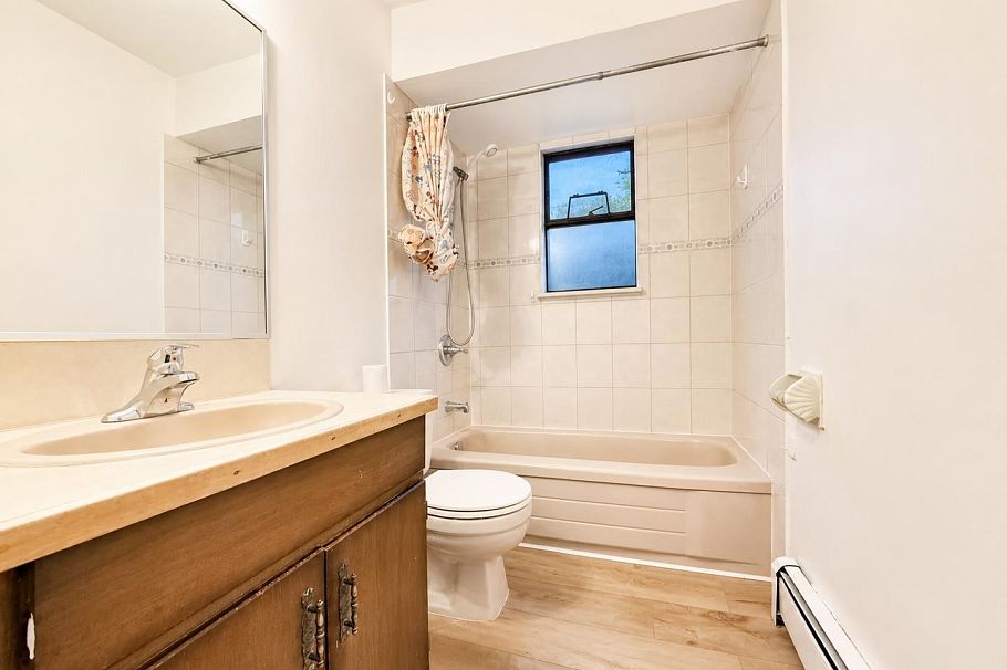 3292 E 43rd Avenue Vancouver, BC - 26